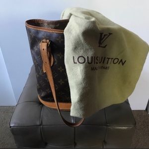 Louis Vuitton Monogram Petit Bucket 23
